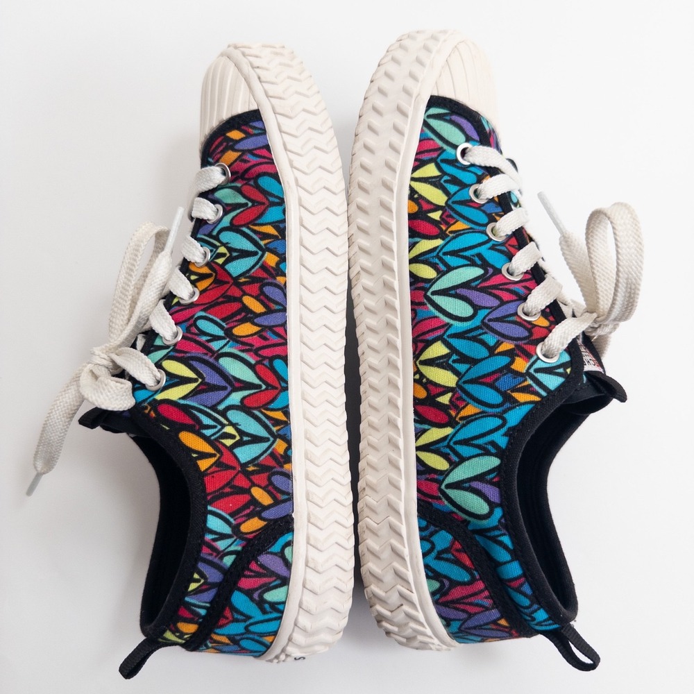 Skechers Colorful Heart-Print Low-Top Sneakers - Blue, Red, Purple - Picture 13 of 16